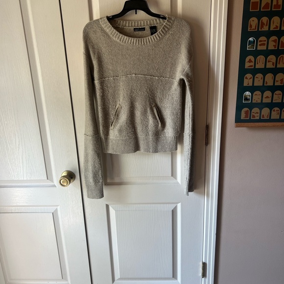 I6 Moda International Women's Sweater - Picture 1 of 3